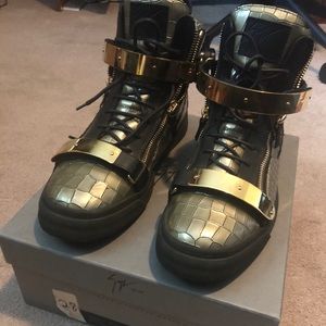 Men’s Giuseppe Vernice Shoe (Size 46, US 13)